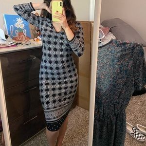 Knee-length fitted dress